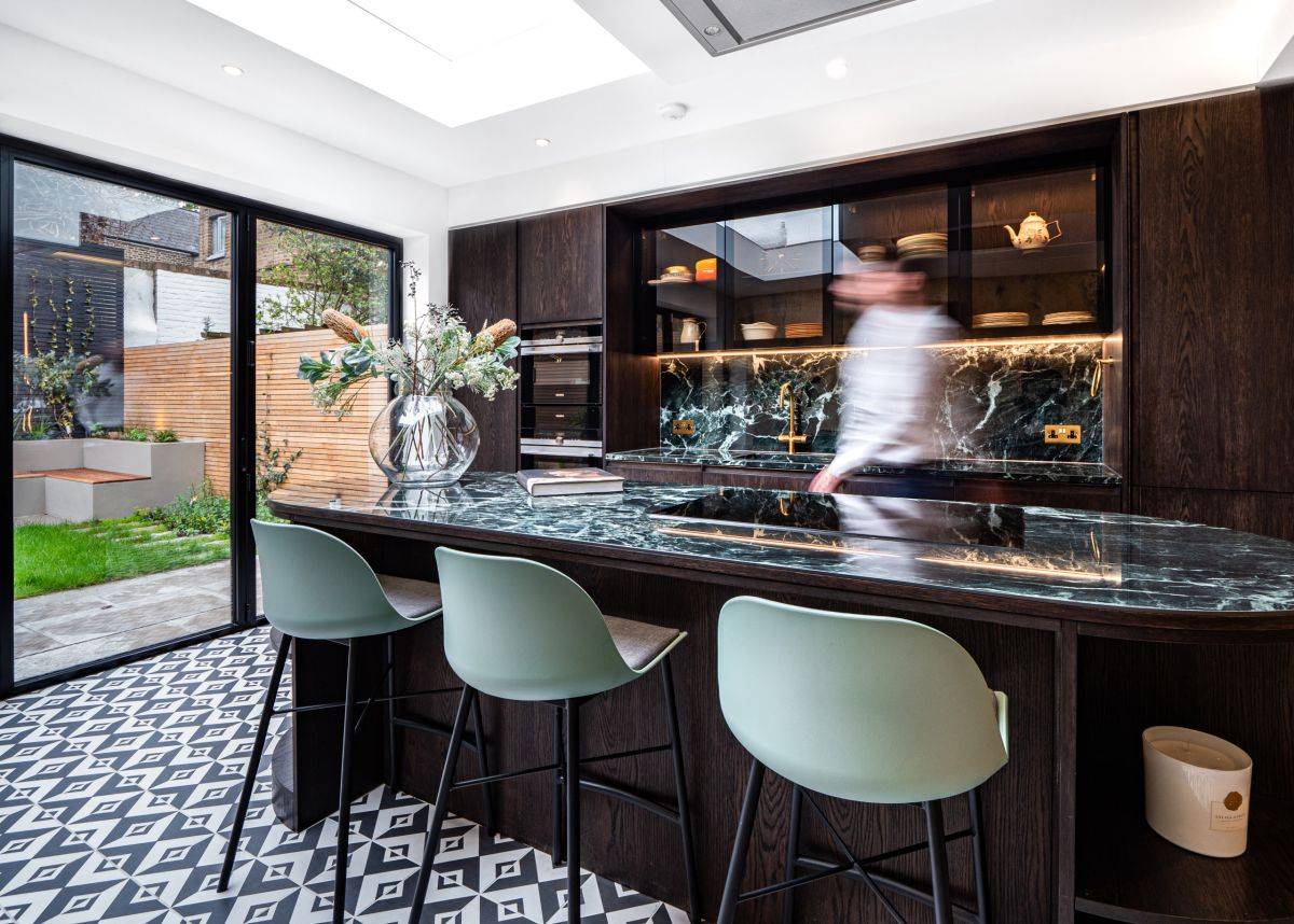 Black brings a certain class and sophistication to the kitchen