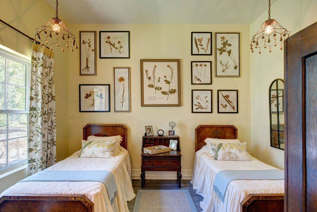 Drapes accentuate the presence of botanicals in this small bedroom