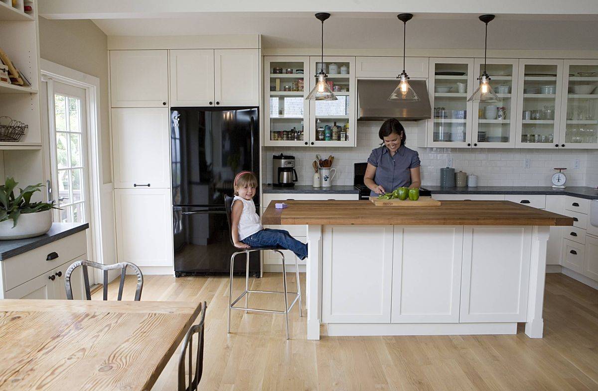 Eat-in kitchen with some space for the kids' play area as well!