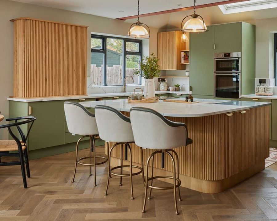 Green coupled with wood in the stylish modern kitchen