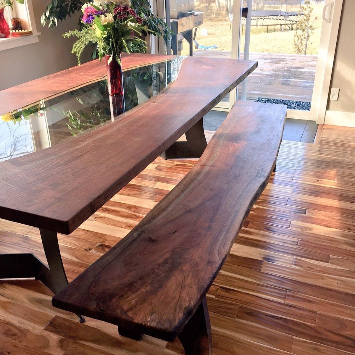 Live edge and glass dining table is a must-try offbeat additing in the dining space