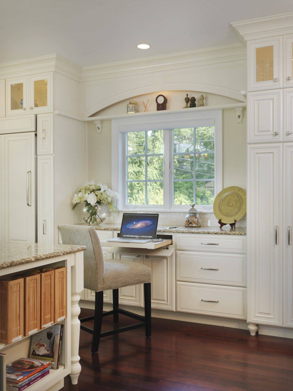 Make way for a functional home workspace in the modern kitchen