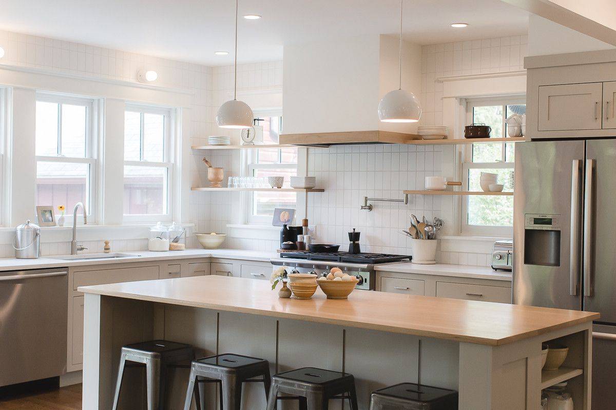 Modern kitchen design with a neutral wood and white color scheme