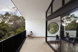 Contemplative and Captivating: Native Bushland Comes Indoors at this Home