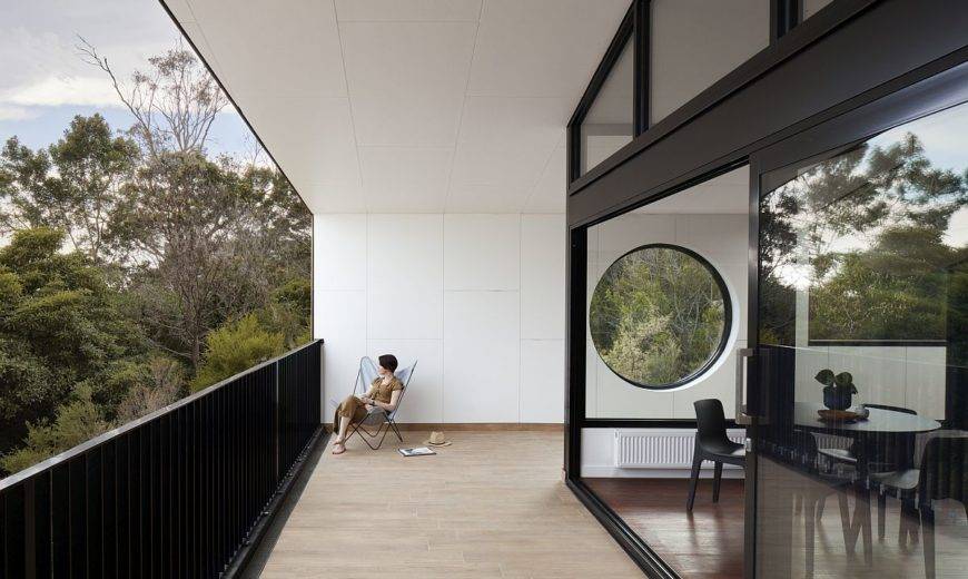 Contemplative and Captivating: Native Bushland Comes Indoors at this Home