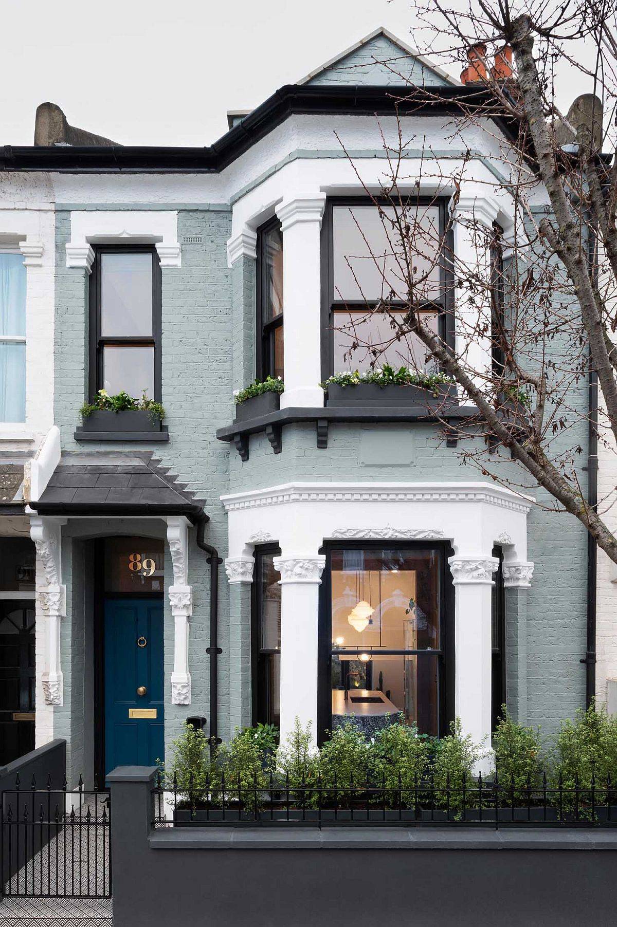 Street-facade-of-the-renovated-and-extended-Victorian-house-in-London-72388