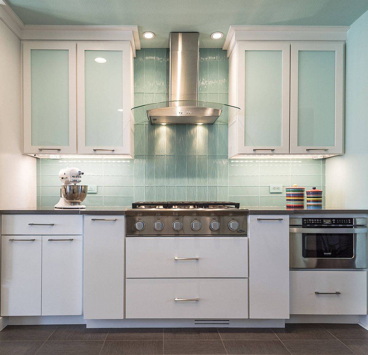 Vertical and horizontal tiles are beautifully combined to create this modern kitchen backsplash