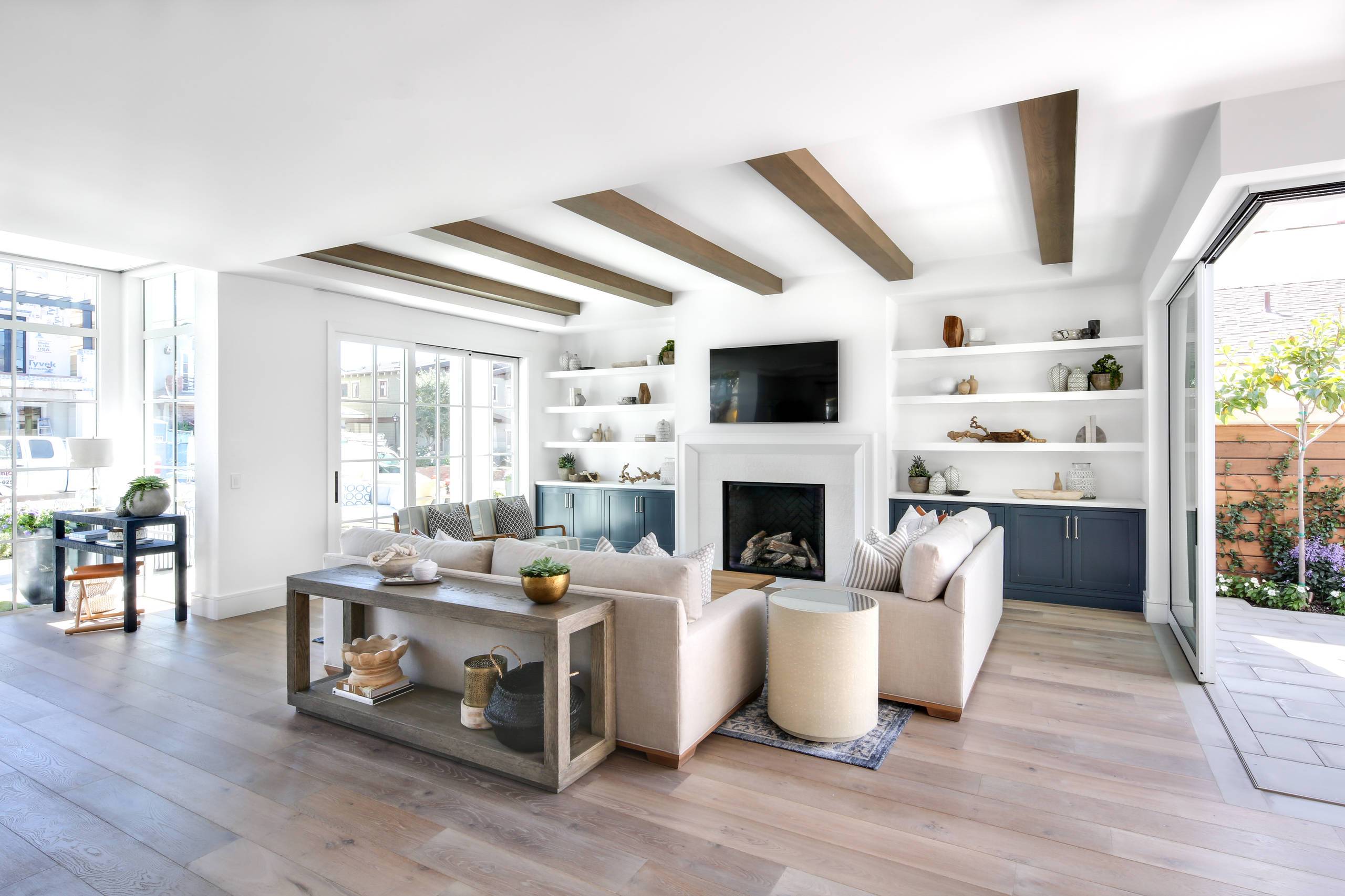 Modern living room with coastal feel (from Houzz)