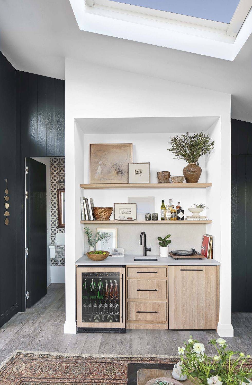 Compact kitchenette with lots of charm (from House Beautiful)