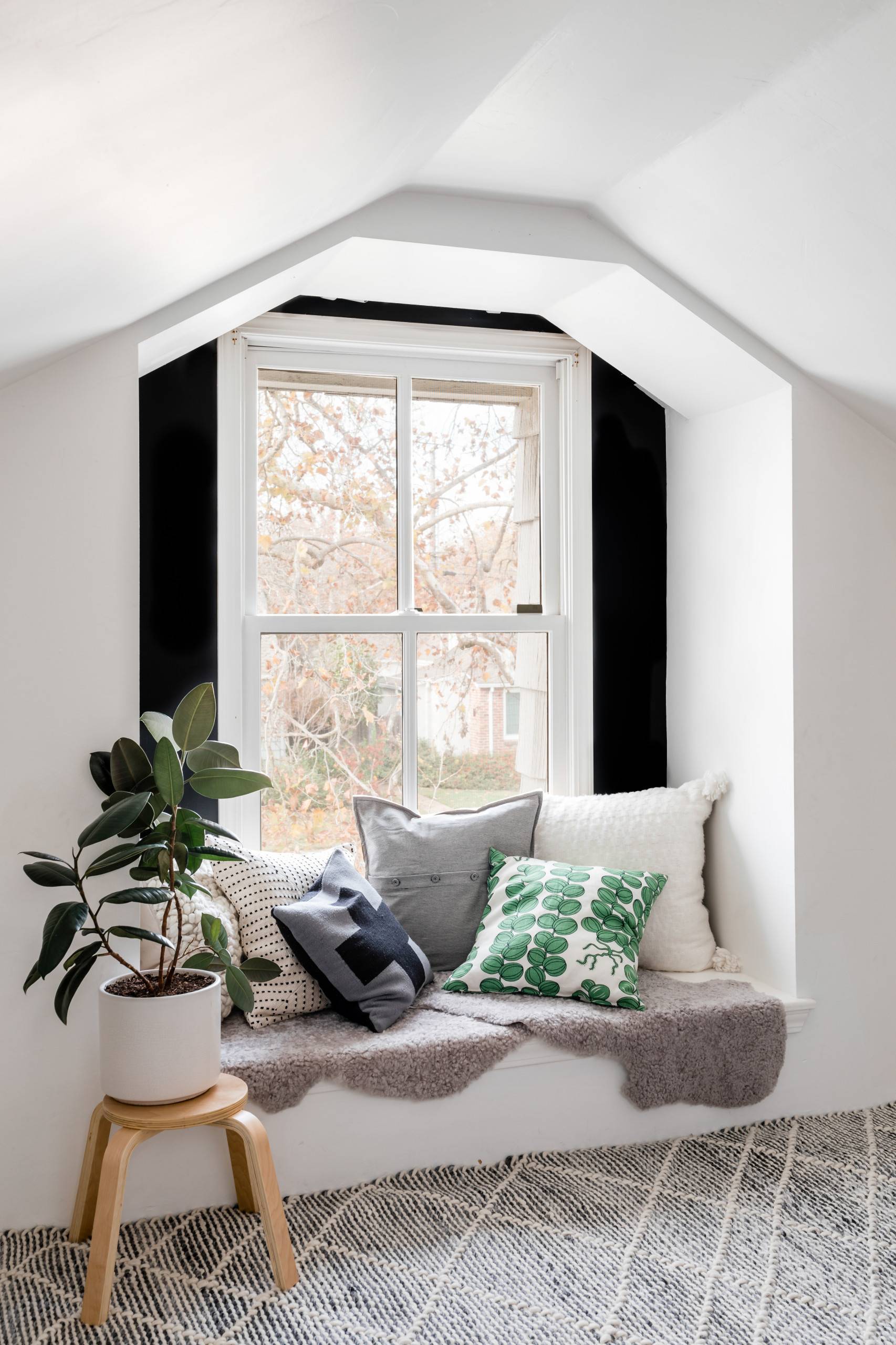 Charming reading nook (from Houzz)
