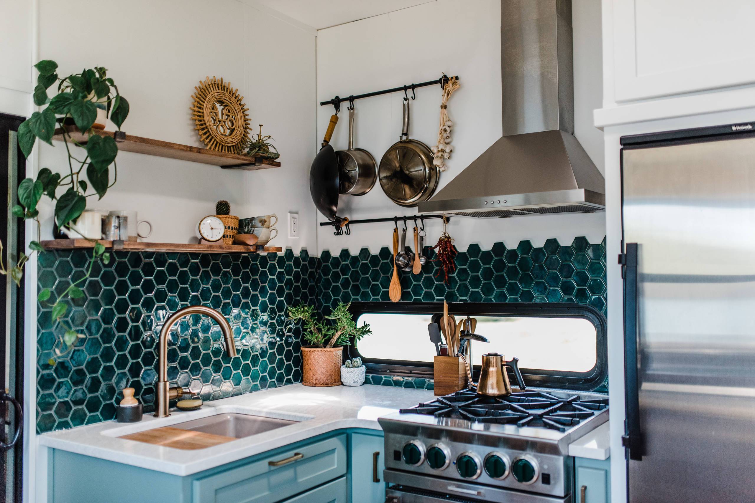 5 Stunning Kitchen Stove Backsplash Ideas - Mercury Mosaics