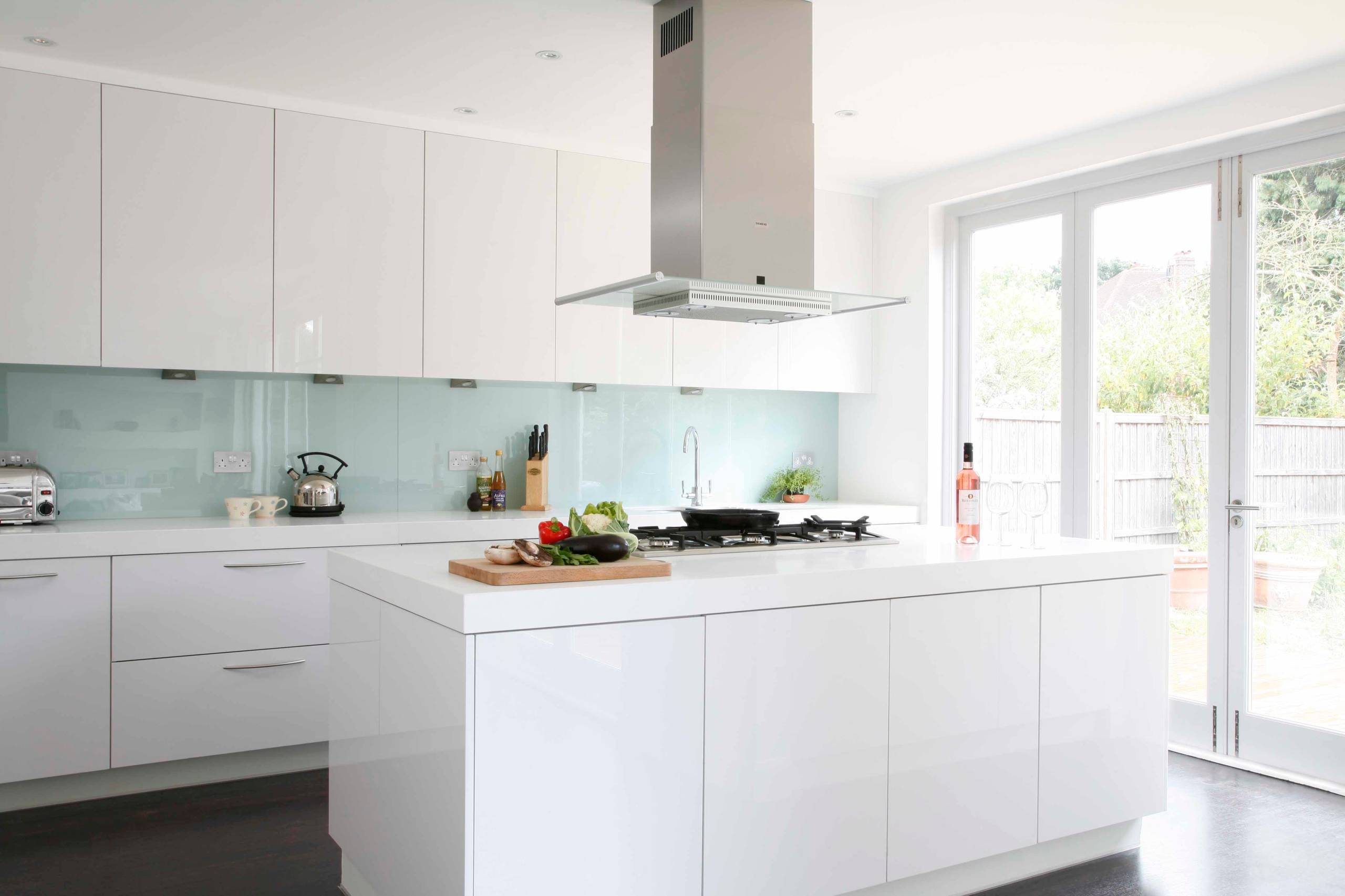 Light kitchen with a fresh backsplash (from Houzz)