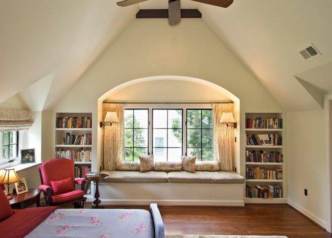 Bookshelves-on-either-side-of-the-window-seat-make-it-a-great-little-space-for-bibliophiles-11405-217x155