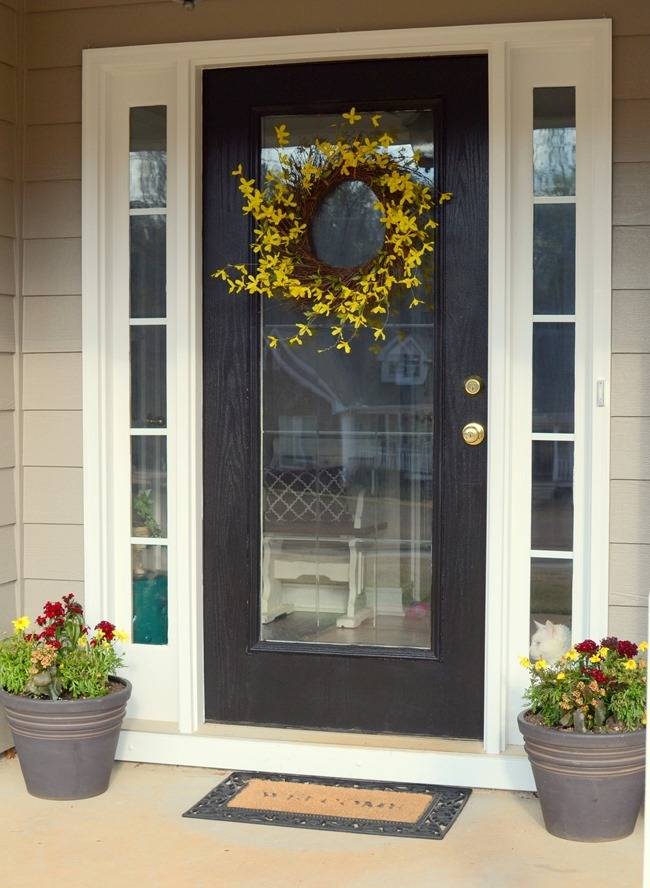 Decorate with planters (from The Frugal Homemaker)