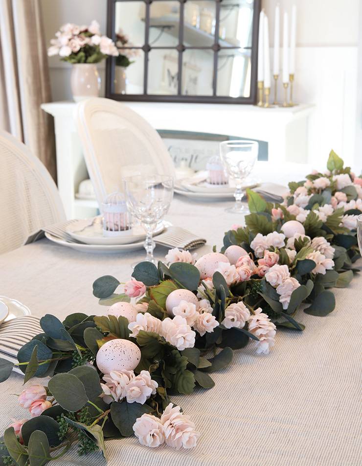 Charming table centerpiece (from Willow Bloom Home)