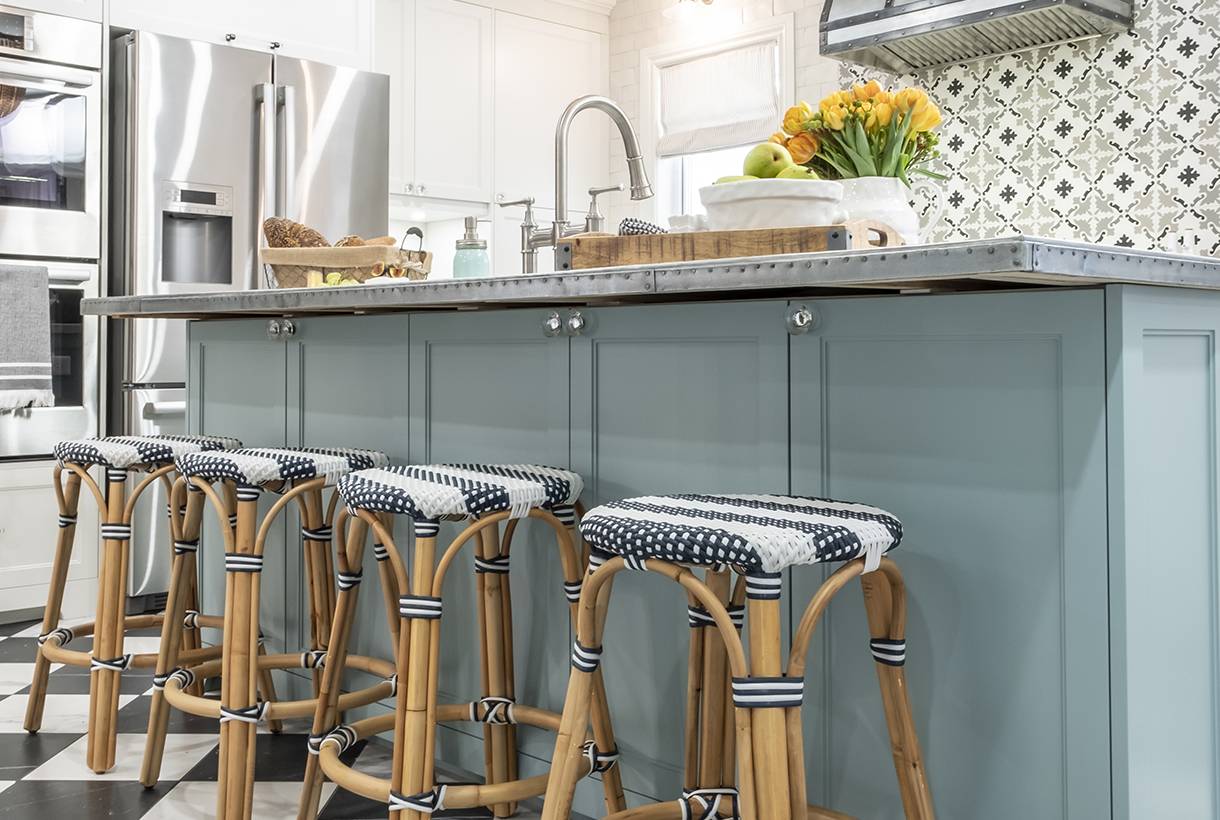 Distinctive bar chairs for charm (from HGTV)