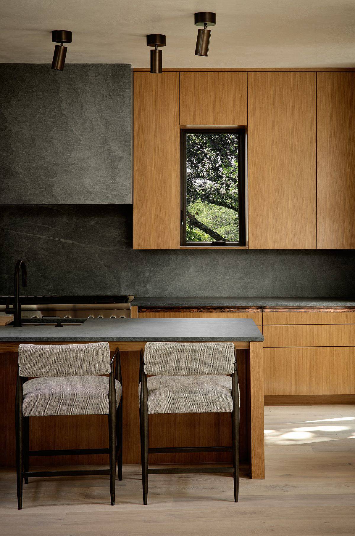 Minimal-modern-kitchen-in-stone-and-wood-with-a-dark-backsplash-66969