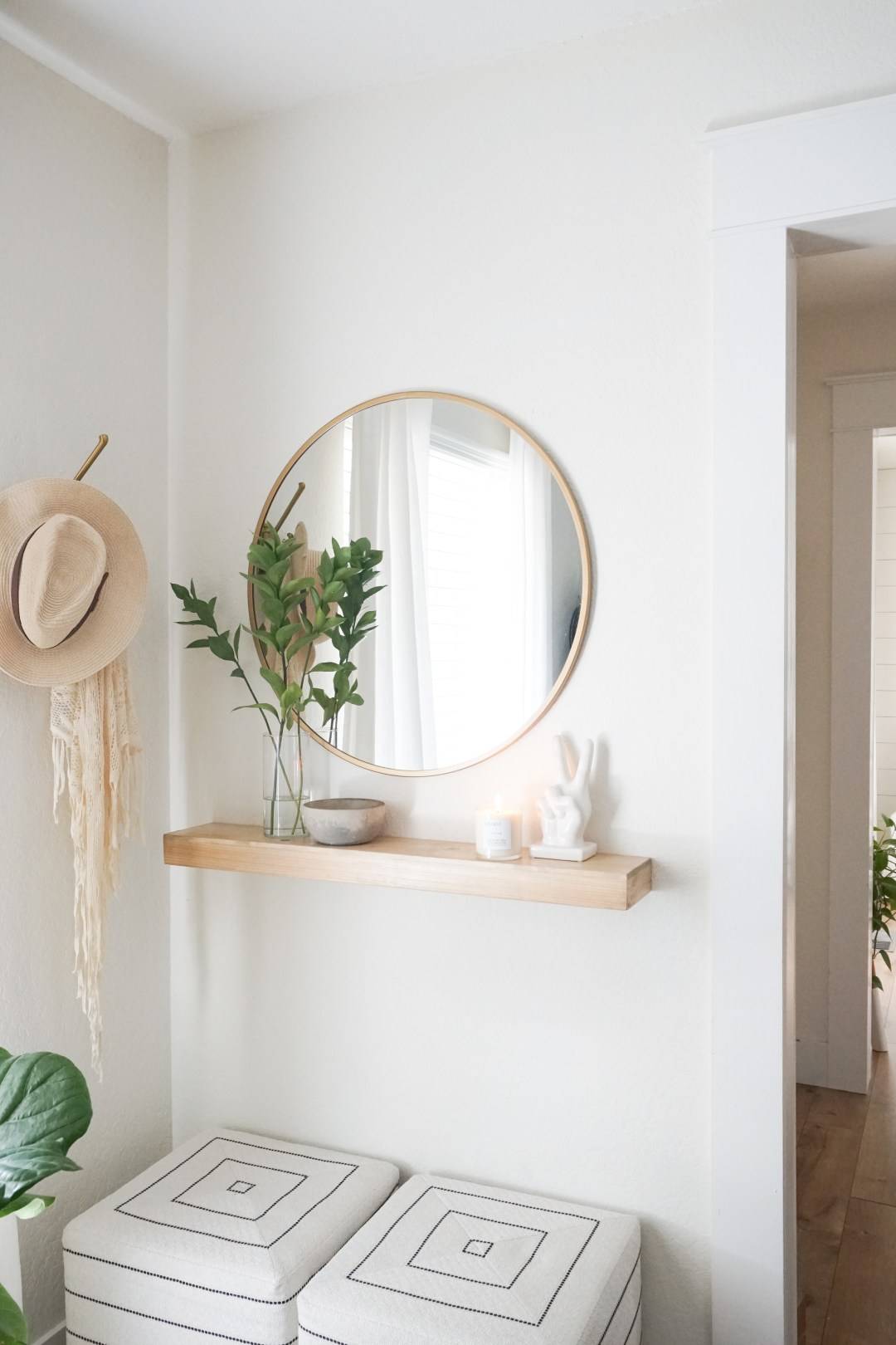 Floating shelf for the basic necessities (from Almafied)