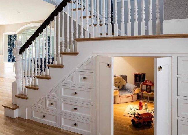 creative-under-stairs-storage-ideas-kids-playroom-29763-217x155