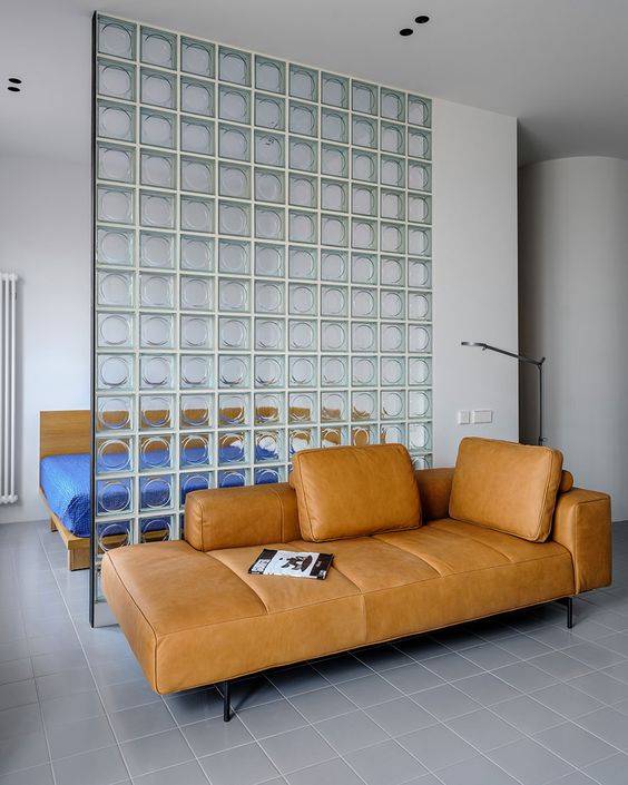 Room divider that lets the natural light through the space (from Domus)