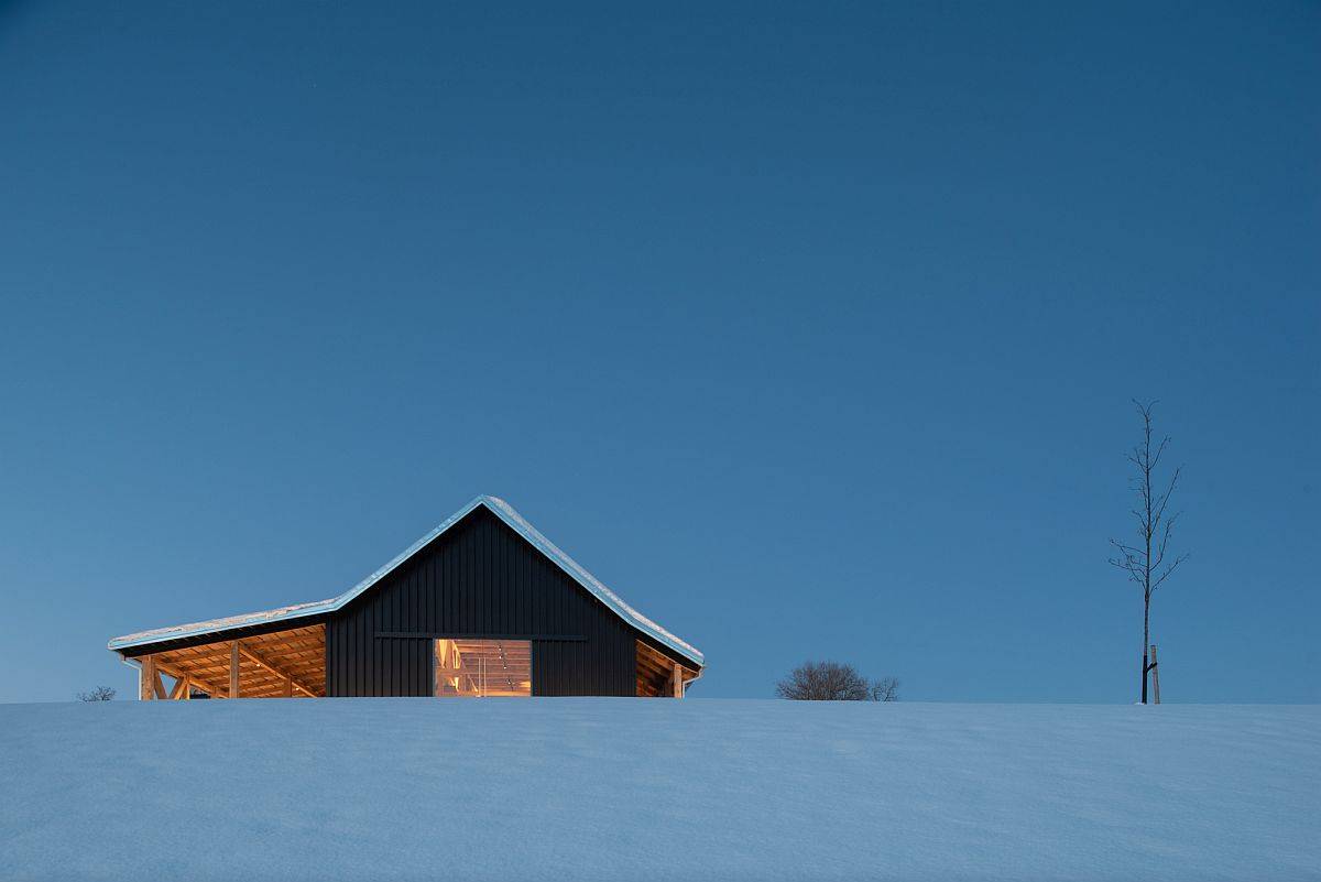 Conference center, restaurant and hotel at the Farmers circle with a rustic-industrial vibe