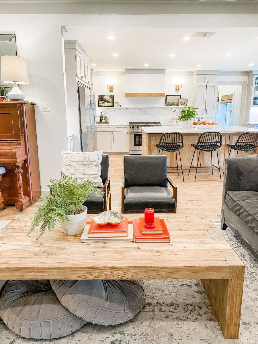 LivingRoom ModernMeetsVintageRenovatedHomeTour Rickerson 19 76721 