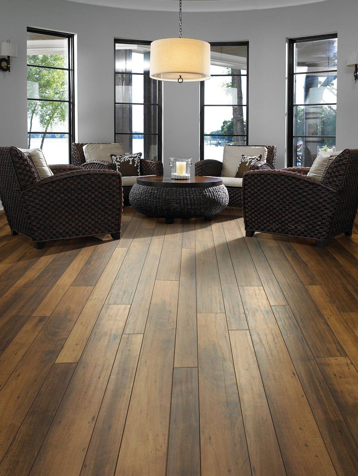 Open-plan-living-space-of-Florida-home-with-laminate-wood-flooring-11854