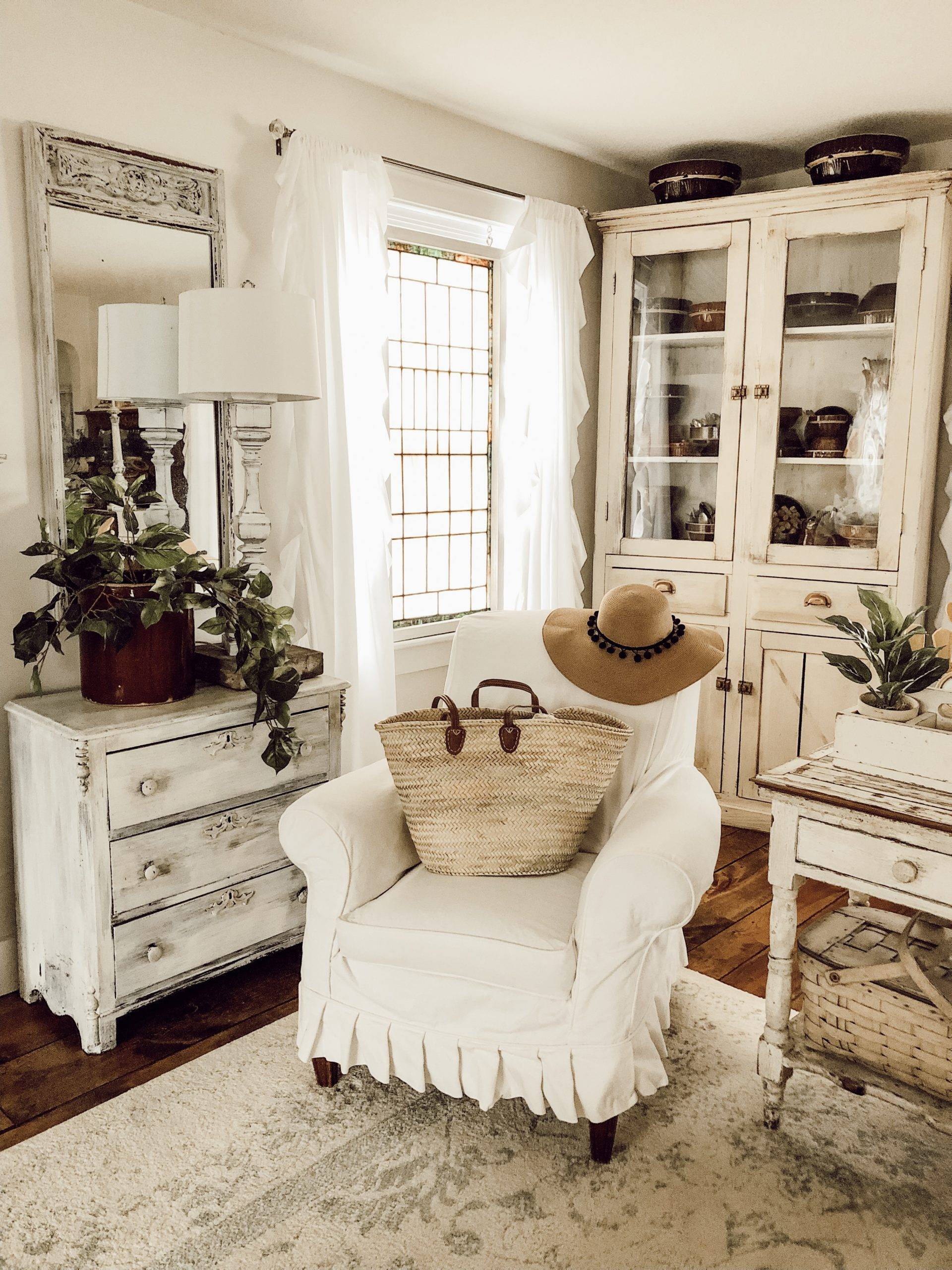 Shabby Chic Spring Living Space [photo by Danelle Harvey]