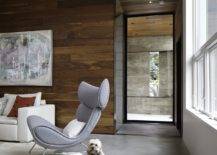 Woodsy-walls-coupled-with-stoic-concrete-flooring-in-the-cozy-modern-living-room-87137-217x155
