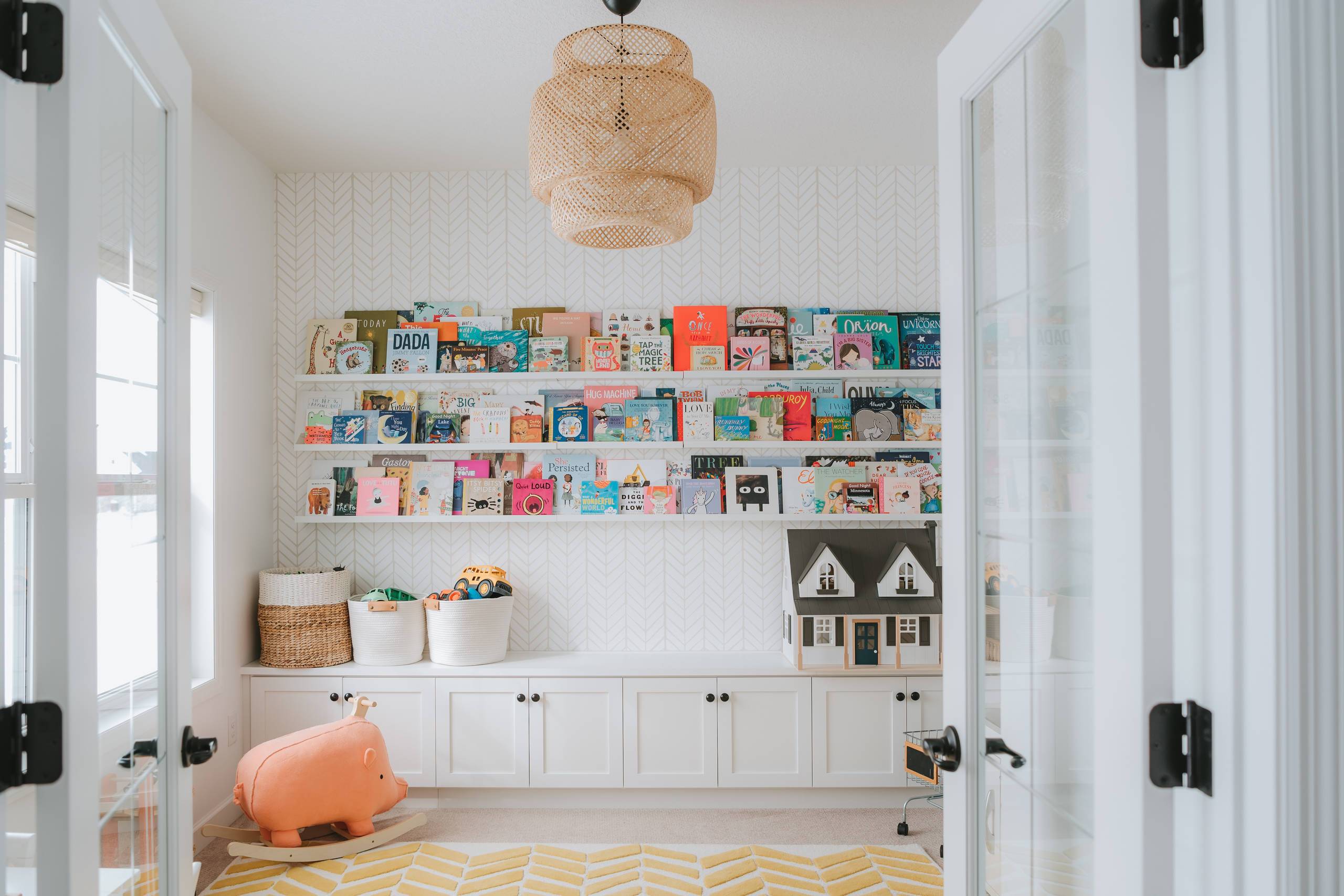 Proper storage options to conceal the clutter (from Houzz)