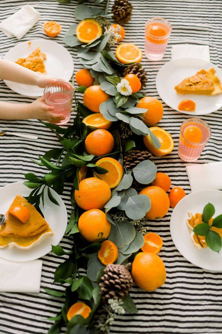 Easy DIY centerpiece with oranges (from Clementine Kids on Pinterest)