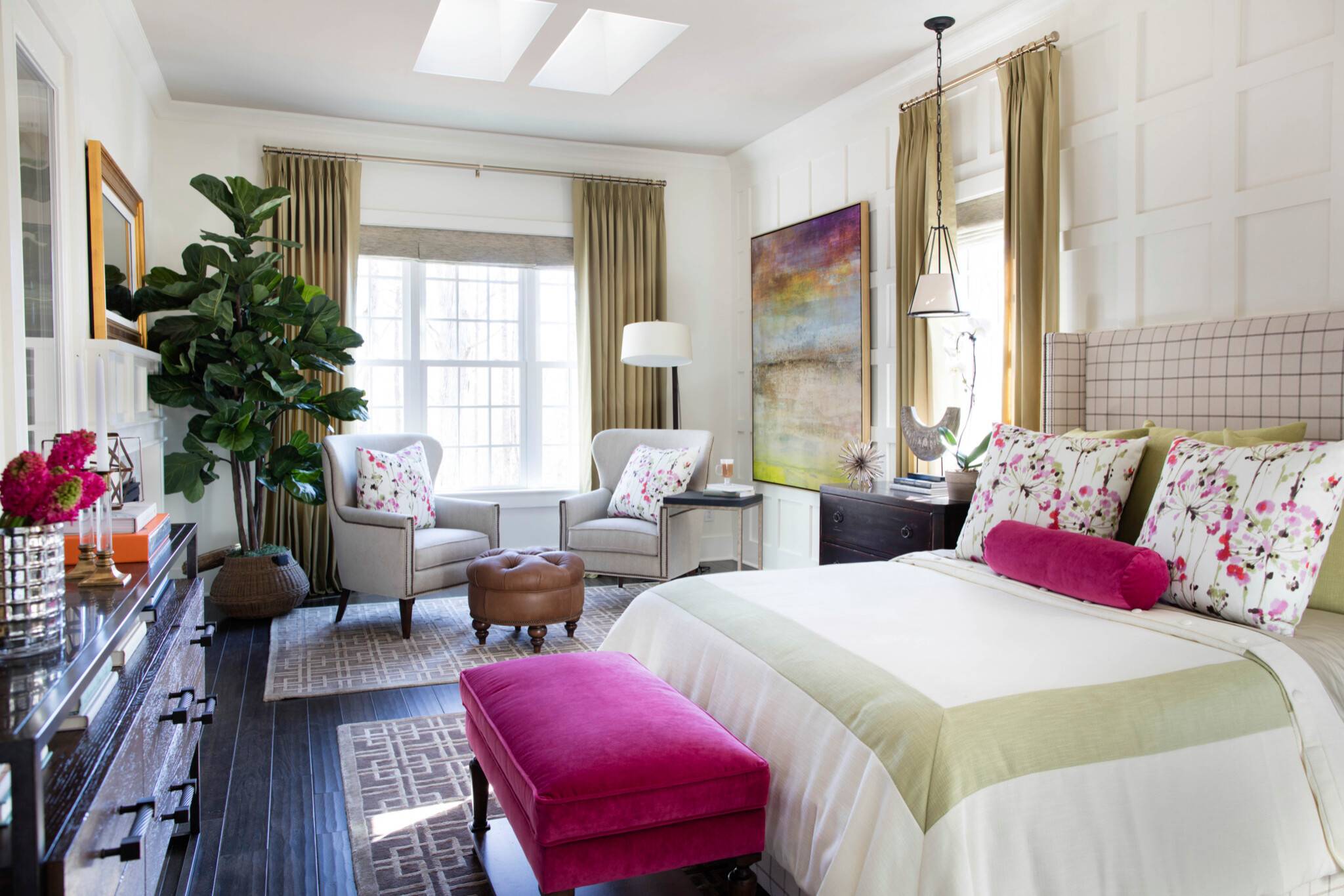 Hot pink is a versatile color choice (from Houzz)