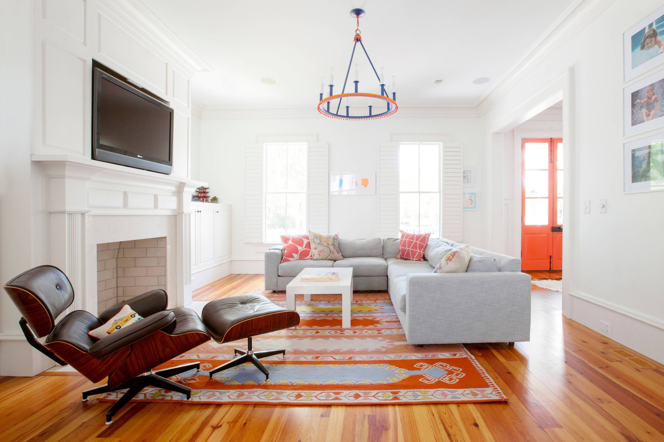 Orange details to freshen up the space (from Houzz)