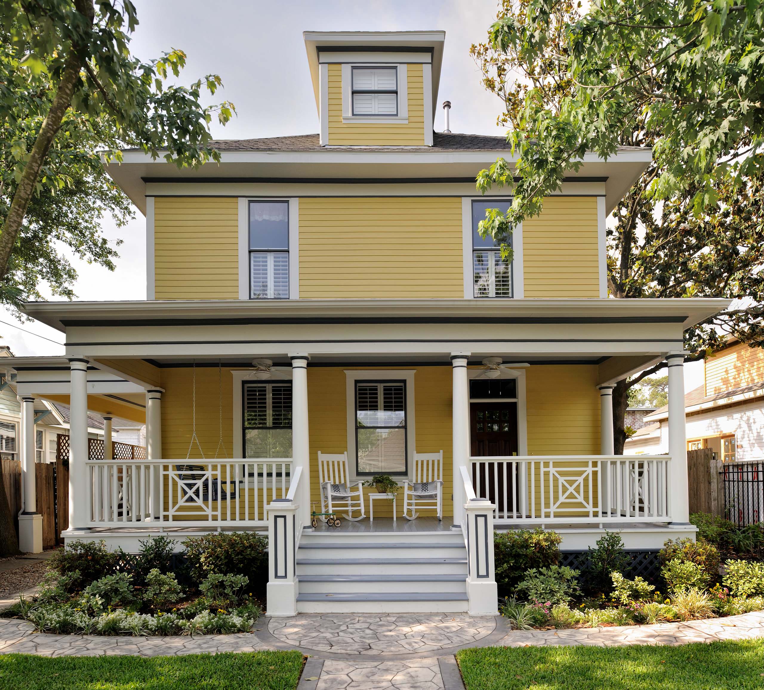 Muted yellow for enhanced curb appeal (from Houzz)