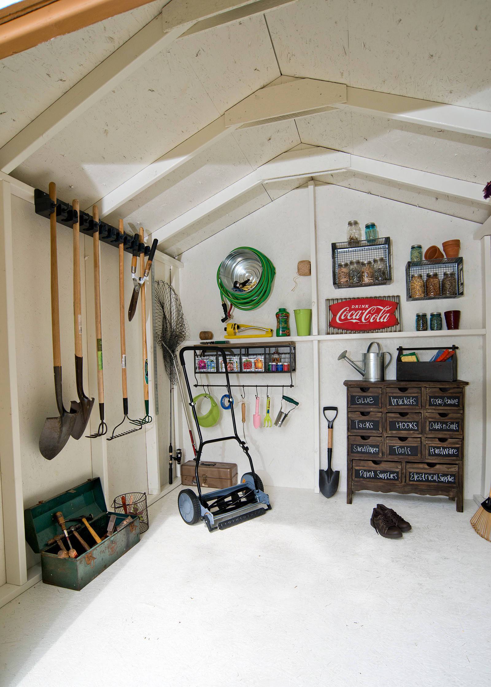 Use the vertical space for storage (from Houzz)