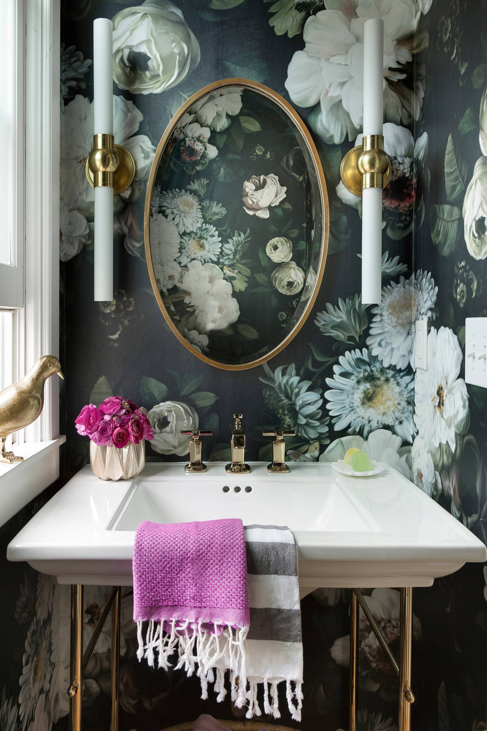 Add drama with the help of wallpaper (from Houzz)