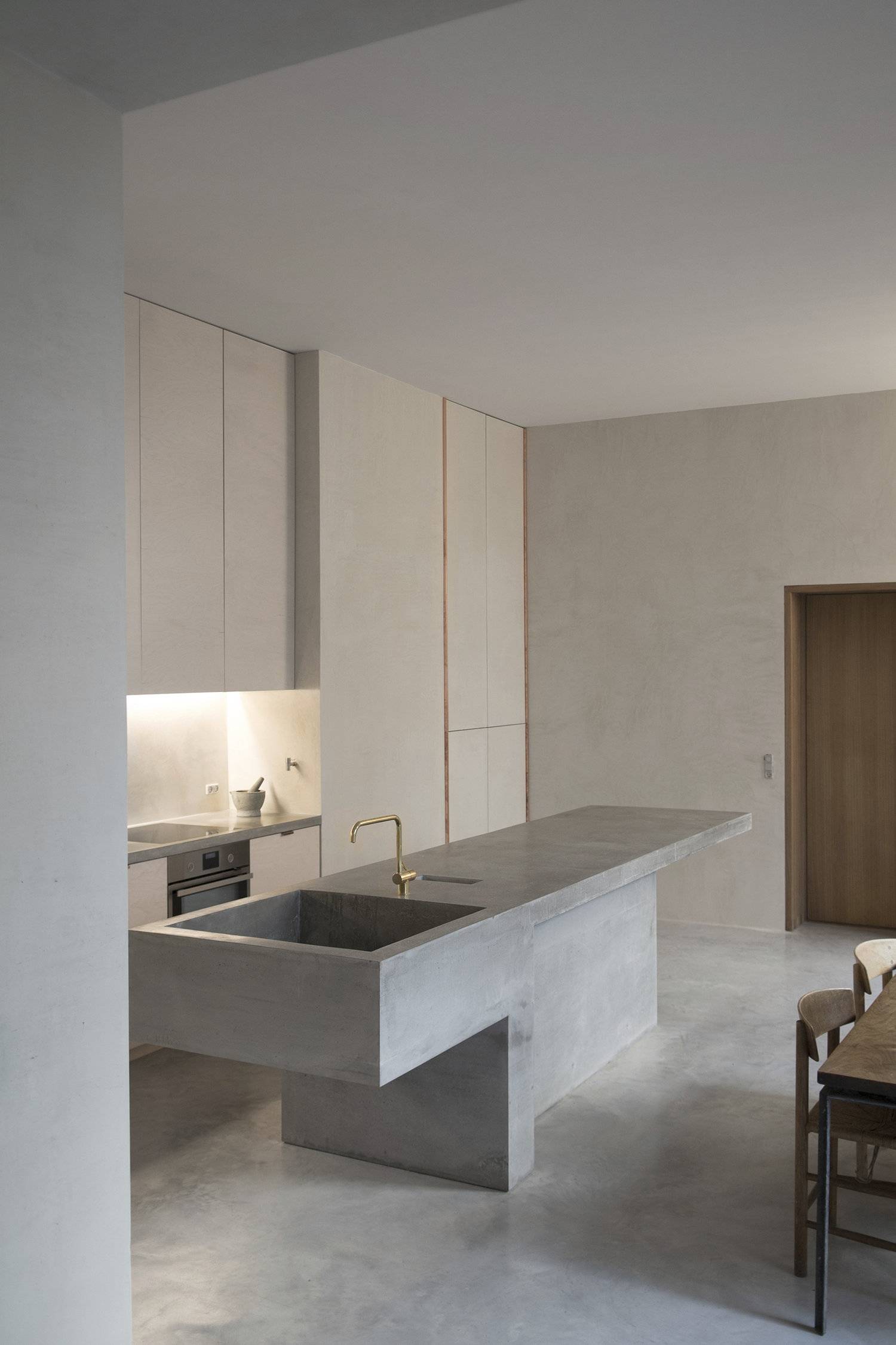 Minimalist Kitchen Design [Photo by Leo Lei]