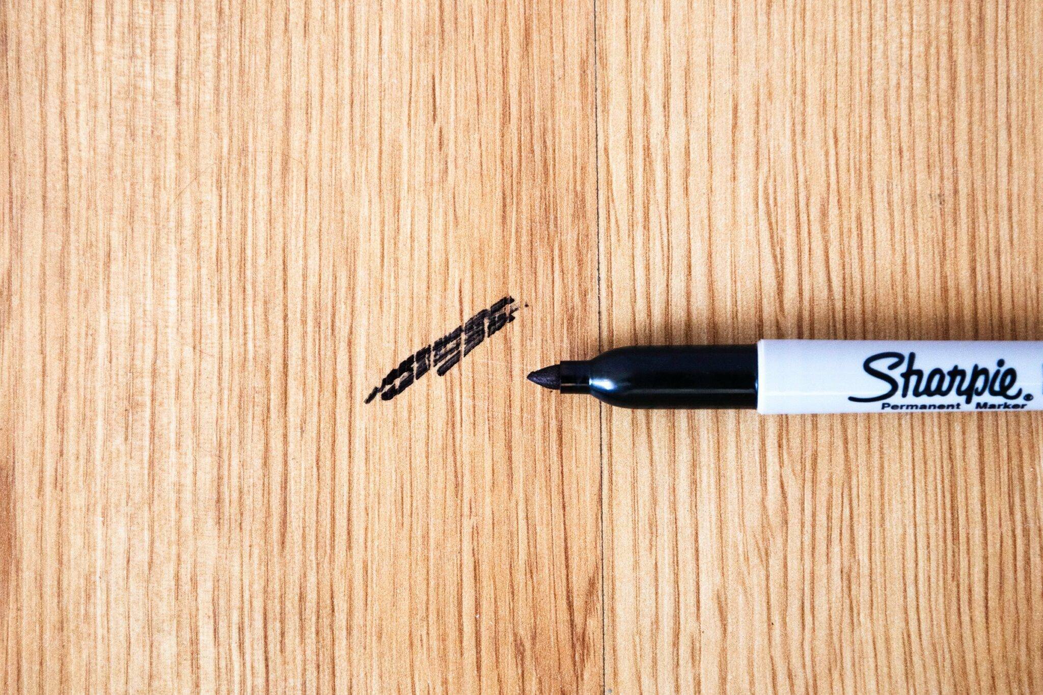 Sharpie On Wood Furniture [Photo by the Homedit]