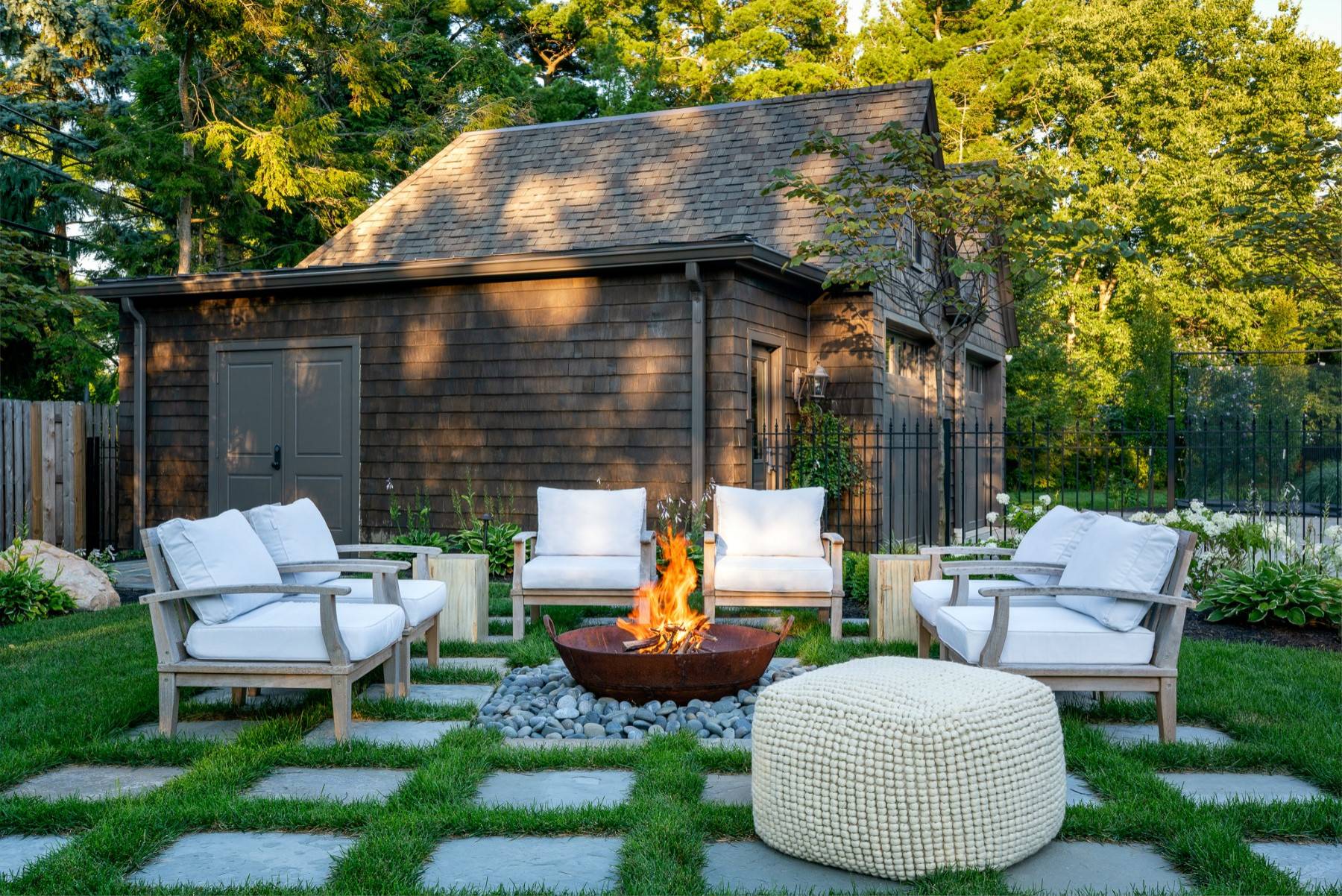 Keep the color cohesive for your living room and outdoor seating area (from Houzz)