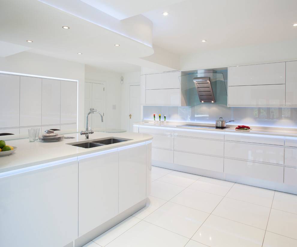 White cabinets fit minimalist styles (from Houzz)