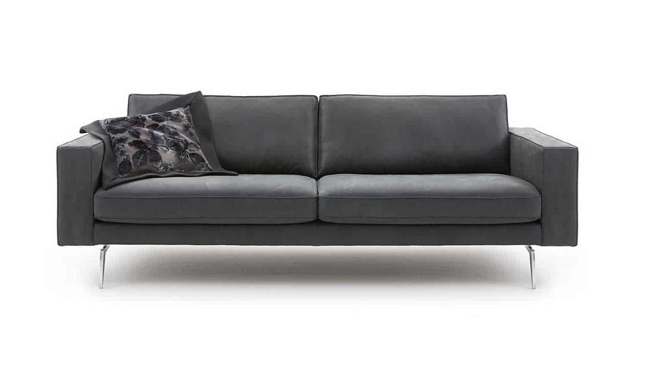 Giovanni sofa (from Tommy M)