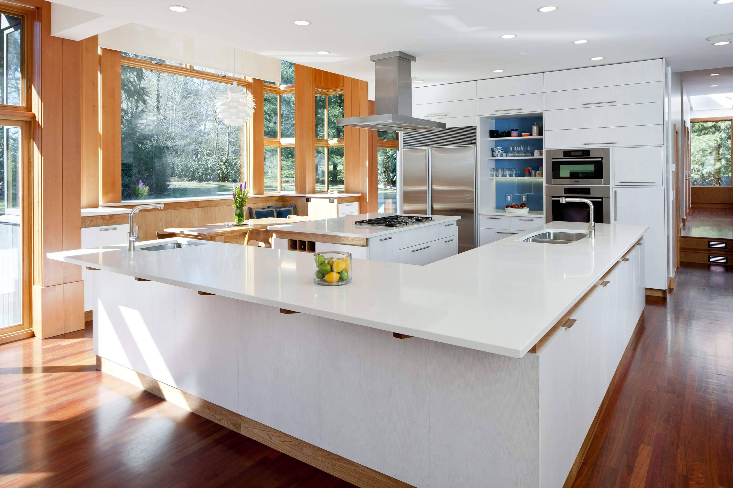Sleek finishes and functionality (from Houzz)