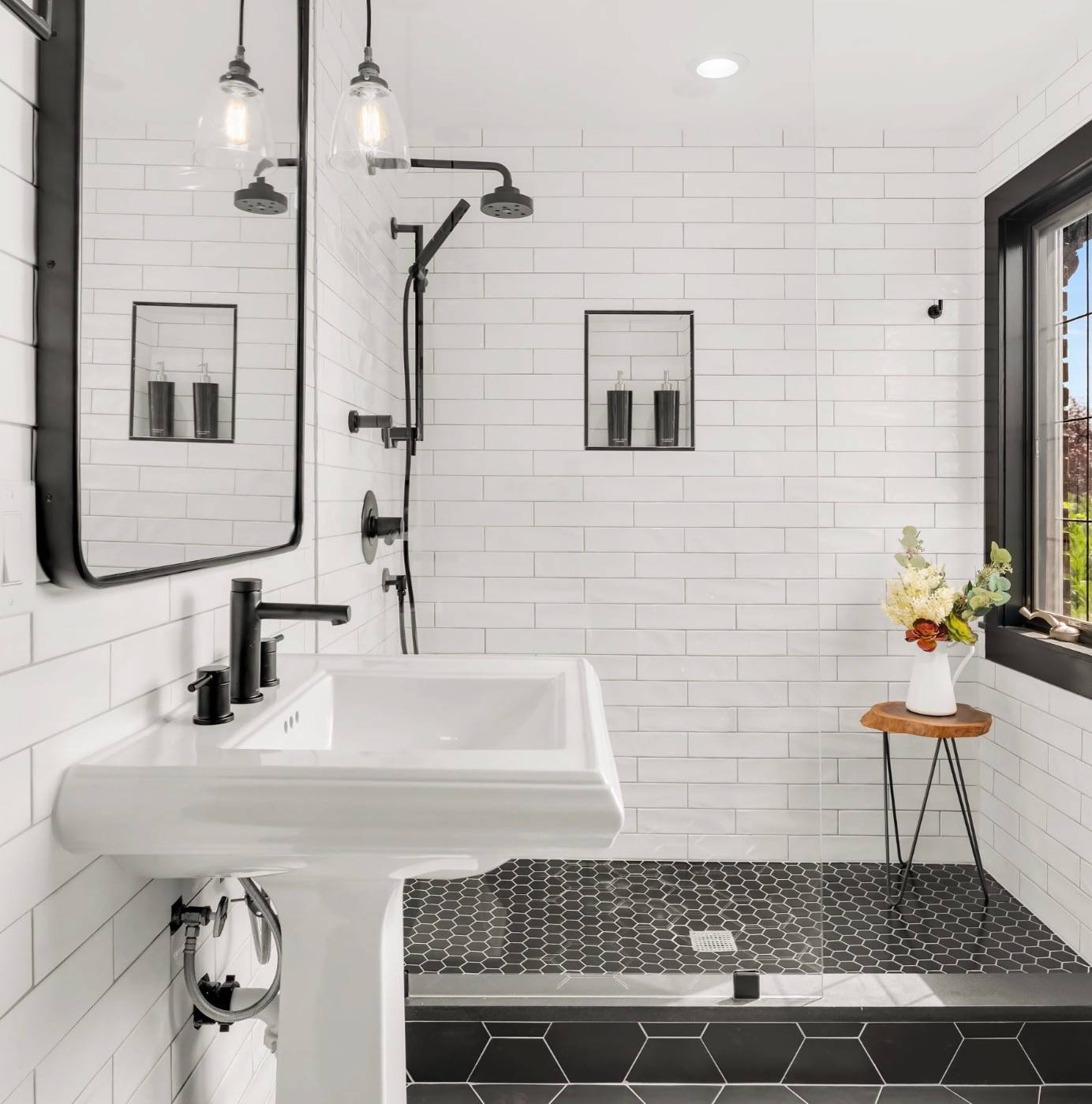 Doorless showers create more open look (from Houzz)