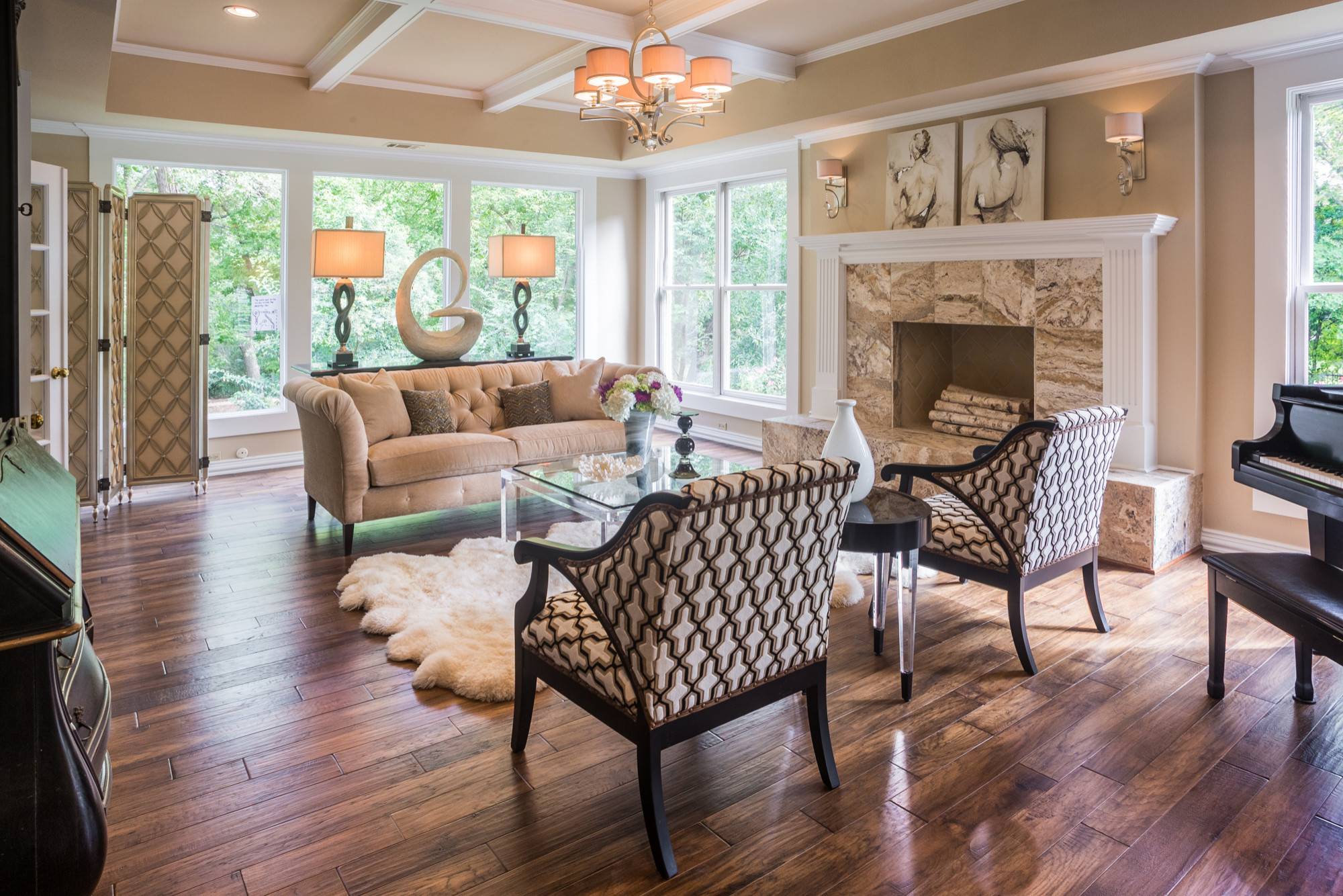 Combination of glam and traditional (from Houzz)