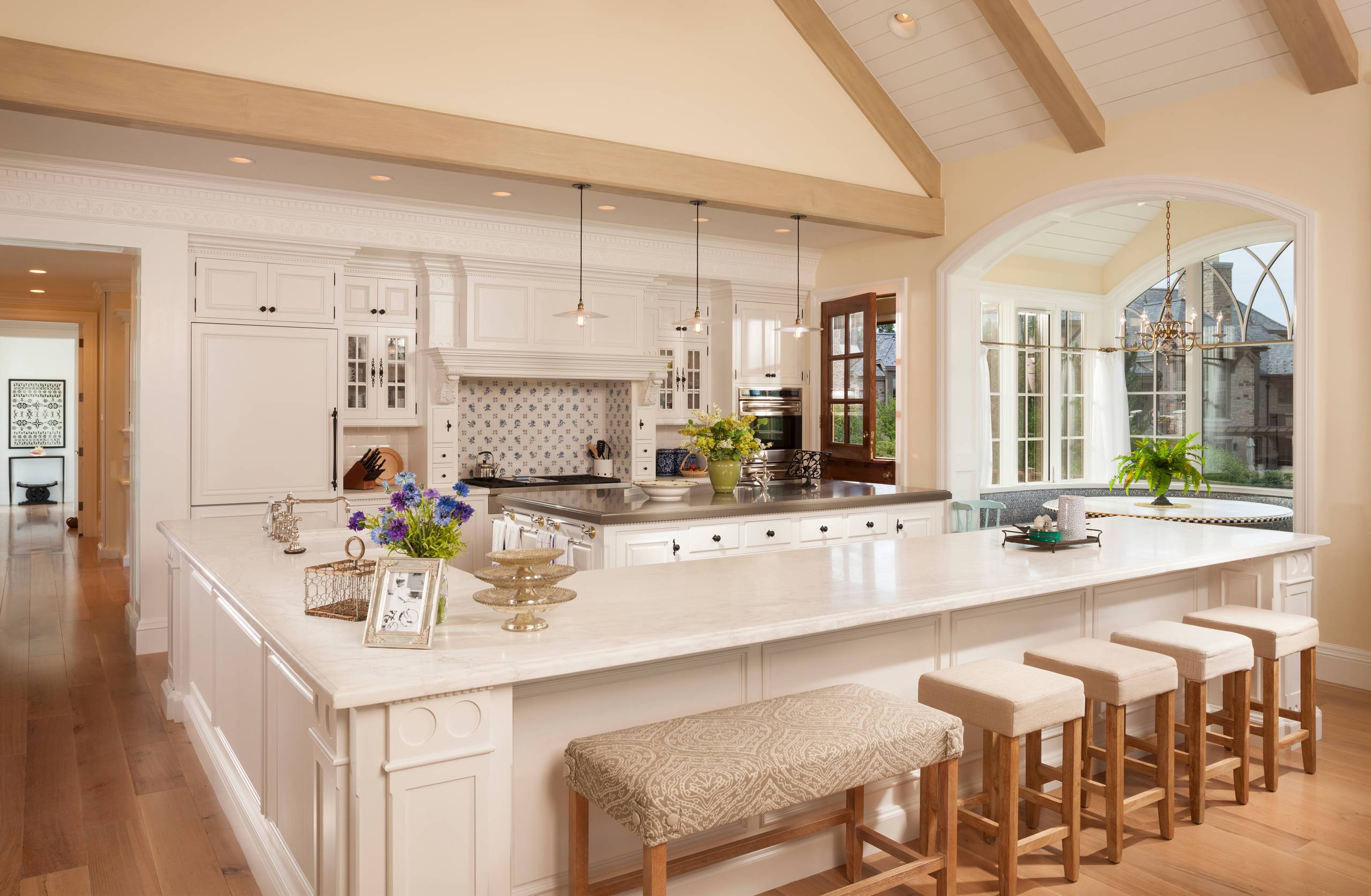 L-shaped islands maximize functionality (from Houzz)