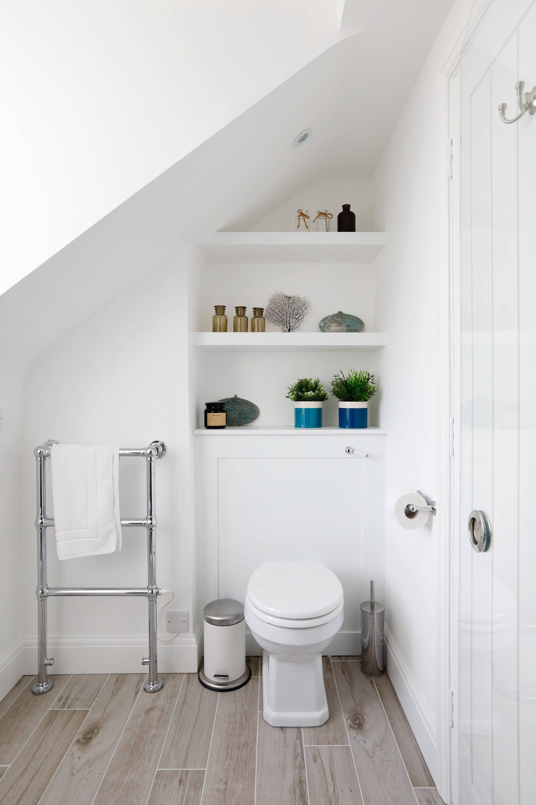 Use the vertical space (from Houzz)