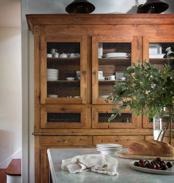 Mesh Is The New Kitchen Trend And We Are Here For It Decoist