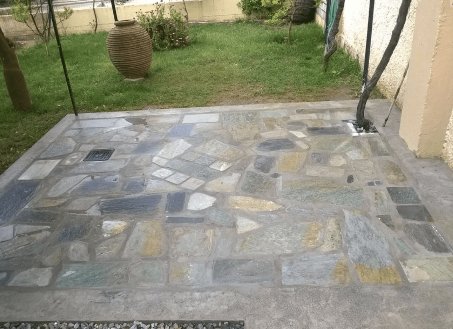 easy flagstone patio with nothing on it in backyard