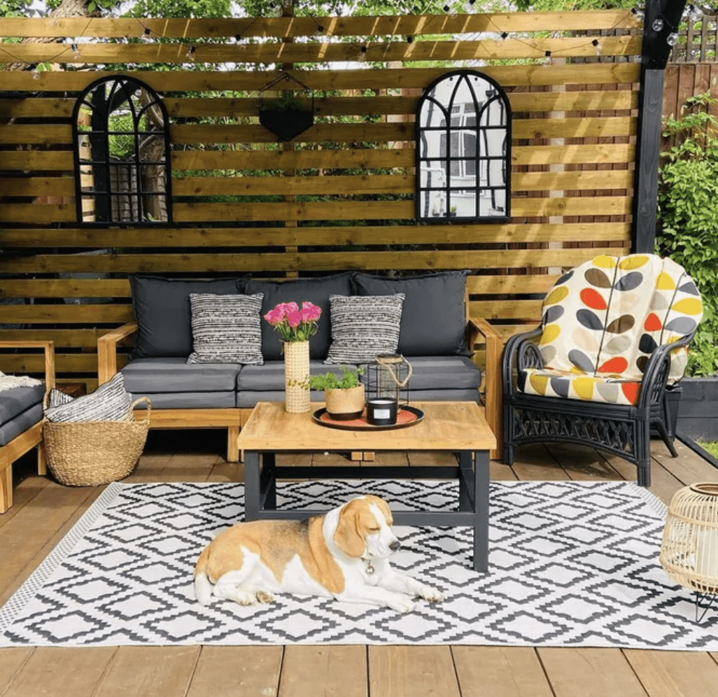outdoor seating area with mirrors on pallet wall patio