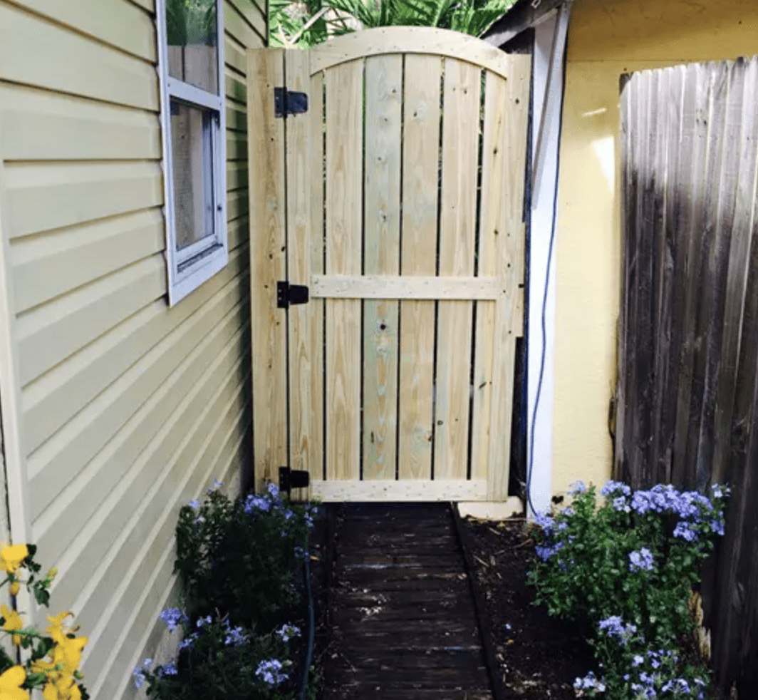 10 Inspiring Wood Fence Ideas and Designs